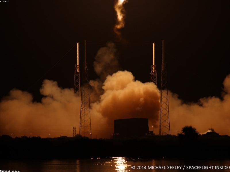 SpaceX raketasi Oyga quladi - NASA yangi kraterni ko‘rsatdi.