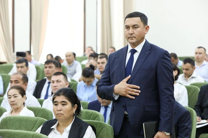 План бажармаган фермерларни ҳақоратлаб, таҳдид қилган Музработ тумани ҳокимига ҳайфсан берилди